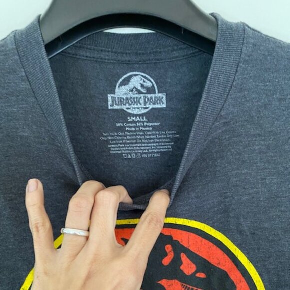 Jurassic Park T Shirt Black Sz S Short Sleeve Tee Jurassic World - Picture 2 of 3